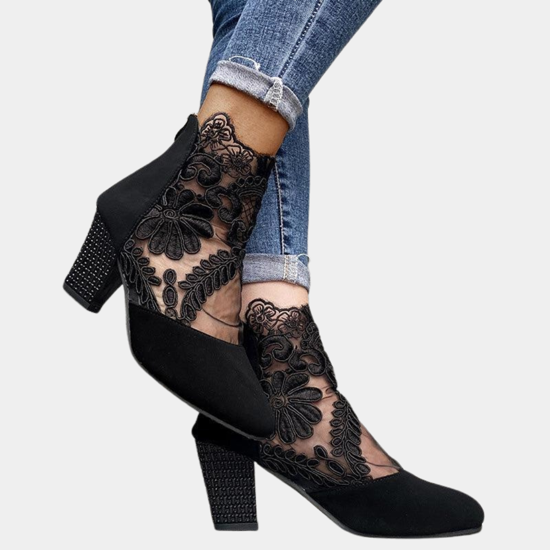 Murphy Mode | Women’s Lace Round Toe Suede Heel Shoes